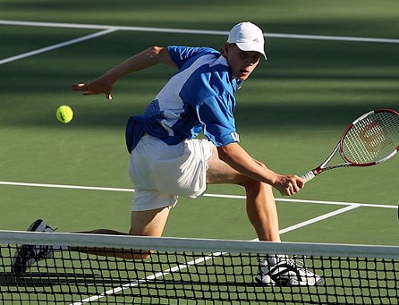 Tiukkaa pistetaistelua Tennisliigan toisella kierroksella Tiukkaa pistetaistelua Tennisliigan toisella kierroksella