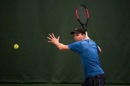 Kärkijoukkueet pitivät pintansa miesten Tennisliigassa Kärkijoukkueet pitivät pintansa miesten Tennisliigassa