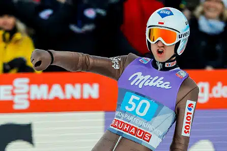 Puola liiteli voittoon joukkuemäessä – Suomella tuttu tarina