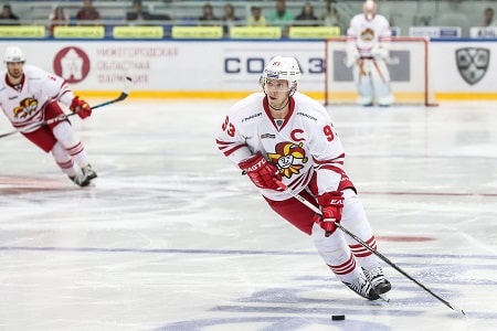 Jokereiden kapteeni viittaa hanskalla taikauskolle: ”Pudotuspelit ovat täysin eri juttu”