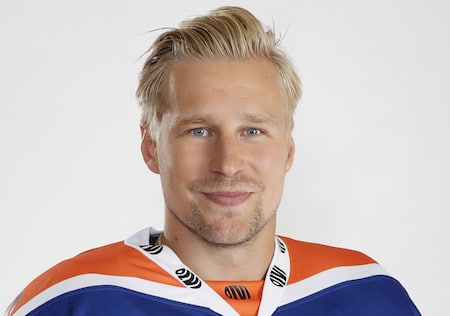 Liiga-hyökkääjälle uran 700:s ottelu Liiga-hyökkääjälle uran 700:s ottelu