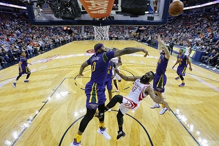 New Orleans Pelicansille murskatappio ensimmäisessä ottelussa jättikaupan jälkeen