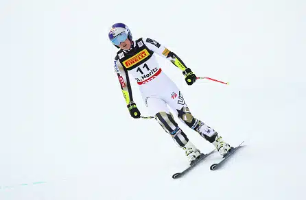 Mikaela Shiffrin otti MM-kultaa, Lindsey Vonn rajusti ulos