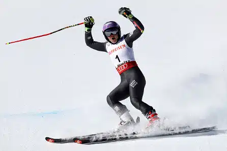 Mikaela Shiffrin nousi upeasti mitaleille, maailmanmestaruus Ranskaan