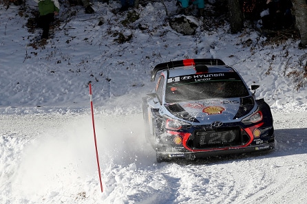 Jari-Matti Latvala ohitti Esapekka Lapin – kärkeen yli minuutin ero (ek5)