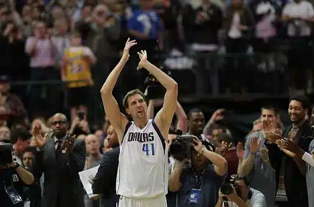 Nowitzki komeaan merkkipaaluun kuudentena NBA-historiassa