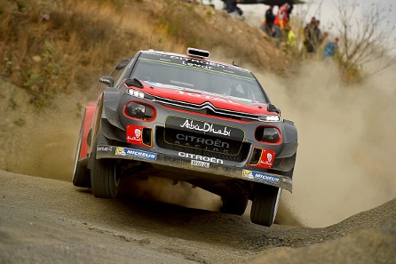 Kurvi pitkäksi, sekoilua pysäköintialueella – MM-rallilla erikoinen päätös