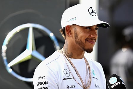 Somekansa raivona F1-mestarille - pilkkasi poikaa prinsessamekossa Somekansa raivona F1-mestarille – pilkkasi poikaa prinsessamekossa