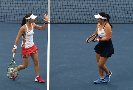 Tennisikoni Martina Hingis passitti entisen parinsa katsomoon