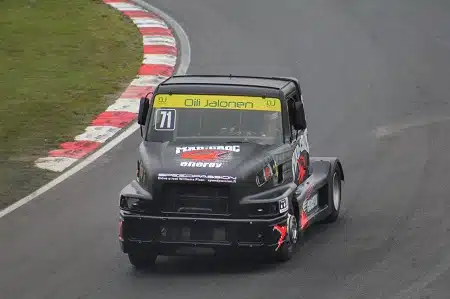 Mäkinen kadotti autonsa jarrut