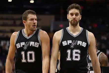 NBA:n kärkikamppailusta täysi pannukakku: murskalukemat ja isot tähdet sivussa