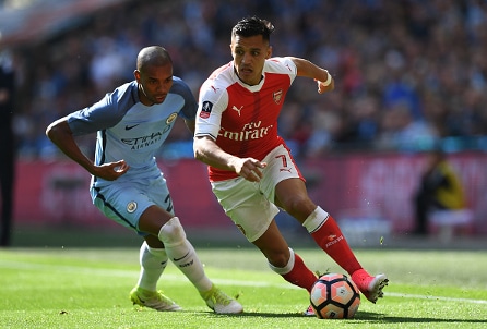 Arsenal-tähti puolustaa kritisoitua manageria Arsenal-tähti puolustaa kritisoitua manageria