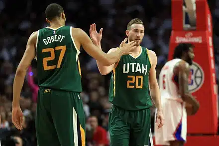 Jazz laittoi Clippersin selkä seinää vasten