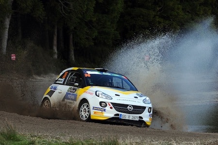 Jari Huttunen ylivoimaiseen voittoon Saksan MM-rallissa
