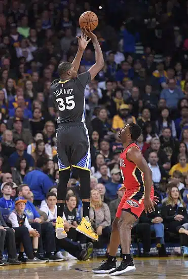 NBA:n ykkösjoukkue vahvistui entisestään – Kevin Durant palasi parketille