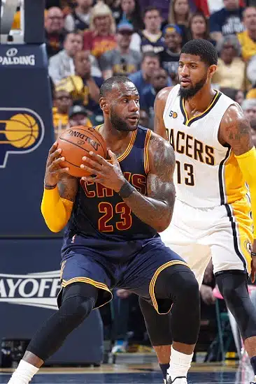 21 peräkkäistä voittoa – LeBronilla hurja saldo pudotuspelien ensimmäiseltä kierrokselta