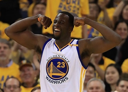 ”Hän murskasi kaiken tieltään” – laitahyökkääjän mahti-ilta johdatti NBA-mestarin voiton päähän finaaleista