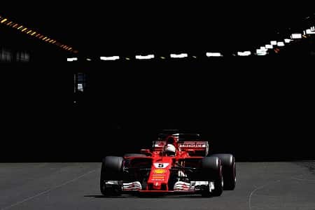 Ferrari antoi vauhdistaan kovan näytön, Vettel ja Räikkönen kärjessä Ferrari antoi vauhdistaan kovan näytön, Vettel ja Räikkönen kärjessä