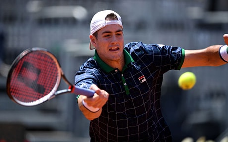 John Isner kampesi Cilicin nurin ja eteni välieriin Roomassa