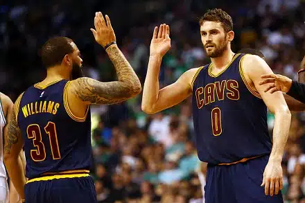 Missä jännitys? – NBA:n konferenssifinaaleissa taas murskajaiset