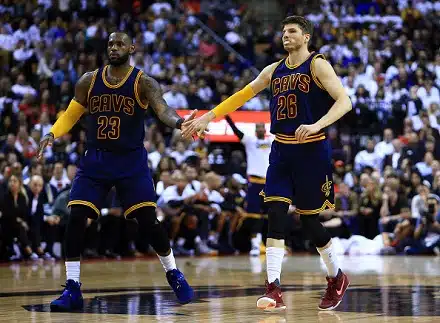 LeBron loisti jälleen – NBA-mestarin vakuuttava meno sai jatkoa
