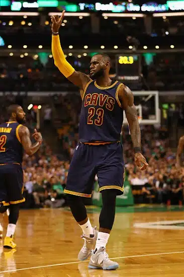 NBA julkisti tähdistöviisikot – LeBron sivusi Bryantin ja Malonen ennätystä