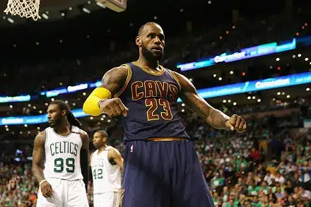 LeBron on nyt todellakin ”King James” – ohitti Michael Jordanin ja nousi ykköseksi