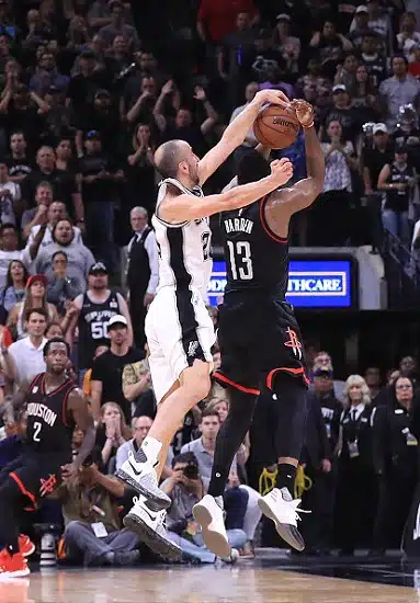 Kesällä 40 vuotta täyttävä Manu Ginobili loisti – San Antonio voiton päässä lännen finaaleista