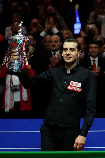 ”En voi uskoa tätä” – Mark Selby nousi voittoon snookerin MM-loppuottelussa