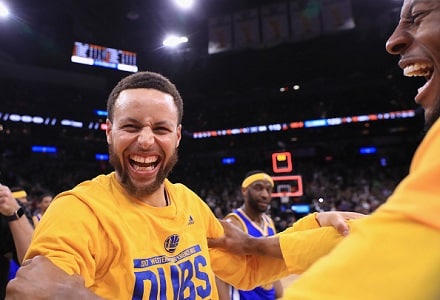 NBA-mestari veti ässän hihastaan: Metallican pojat esittivät kansallislaulun ennen finaaliottelua