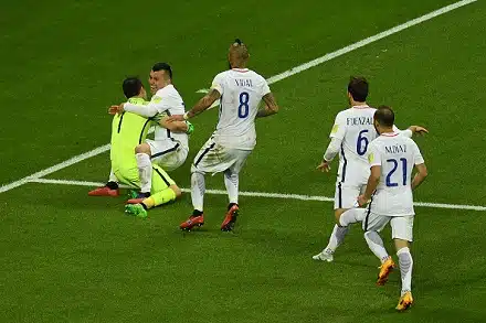 Chile liittyi jalkapallon MM-kisojen 100-vuotisjuhlien hakemukseen