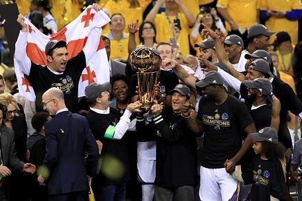 NBA-kausi käynnistyy – tutut suosikit jälleen mestaruustaistossa