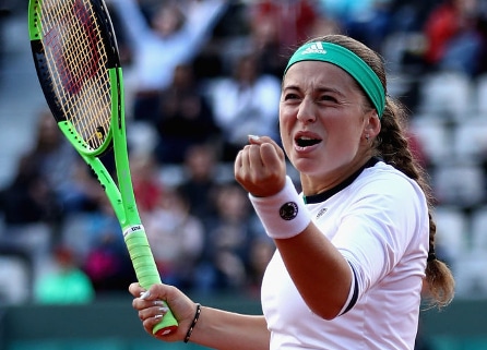 Ostapenko teki huiman nousun ja eteni puolivälieriin, Pliskova lähti laulukuoroon