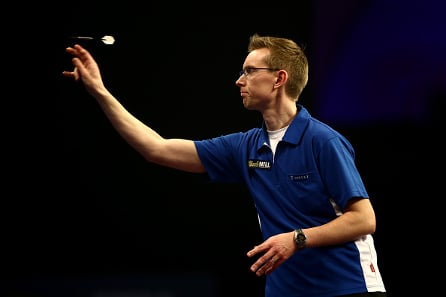 Suomen miehiltä loistava veto dartsin maailmancupissa