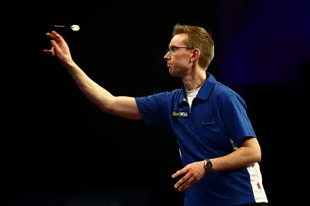 Kim Viljasen huippumeno katkesi puolivälieriin dartsin Euroopan-kiertueella