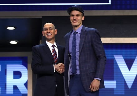 Pekka Markkanen: Muilla oli nallet, mutta Lauri nukkui koripallo kainalossaan Pekka Markkanen: Muilla oli nallet, mutta Lauri nukkui koripallo kainalossaan