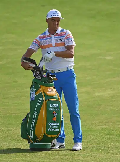 Rickie Fowler johtaa US Openia avauspäivän jälkeen
