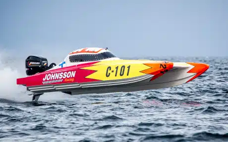Marcus Johnsson ja Jussi Myllymäki juhlivat offshore-veneiden EM-kultaa