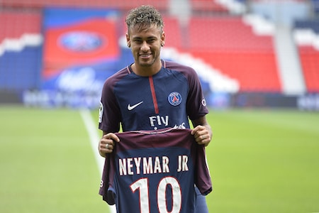 Neymar helpottuneena debyyttinsä jälkeen: "Tämä on iso haaste minulle" Neymar helpottuneena debyyttinsä jälkeen: ”Tämä on iso haaste minulle”