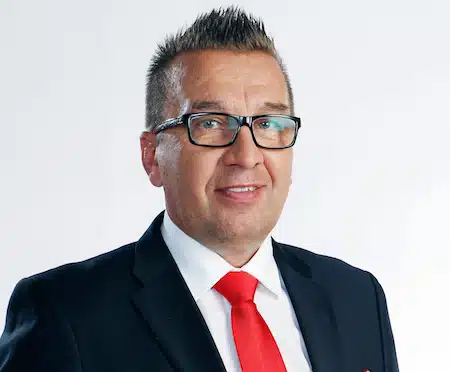 HIFK:n päävalmentaja pääsee harvinaiseen kerhoon – vain viisi valmentajaa yltänyt samaan temppuun