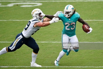 Chargersille katkera tappio LA-debyytissä – veteraanitähti teki NFL-historiaa