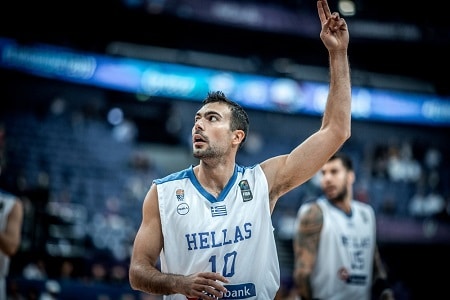 Susijengin pieksemä Kreikka selvitti tiensä jatkoon, pelaajia juttelu ei innostanut Susijengin pieksemä Kreikka selvitti tiensä jatkoon, pelaajia juttelu ei innostanut