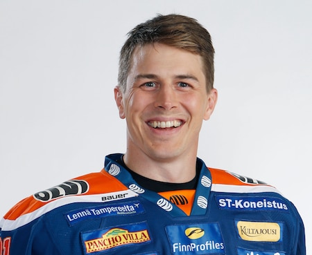 Kristian Kuusela ”vanhoilla päivillään” MM-finaaliin: ”Ei vielä ruveta rankkailemaan mitään” Kristian Kuusela ”vanhoilla päivillään” MM-finaaliin: ”Ei vielä ruveta rankkailemaan mitään”