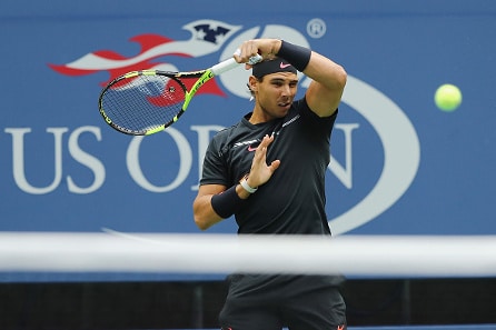 Kärppämäinen vastustaja piinasi Federeriä, Nadal musersi