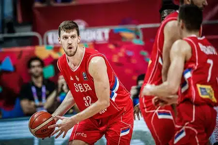 Serbian valmentaja hehkutti pelaajiaan finaalipaikasta: "Kukaan ei ole jättänyt yhtään treeniä väliin" Serbian valmentaja hehkutti pelaajiaan finaalipaikasta: ”Kukaan ei ole jättänyt yhtään treeniä väliin”