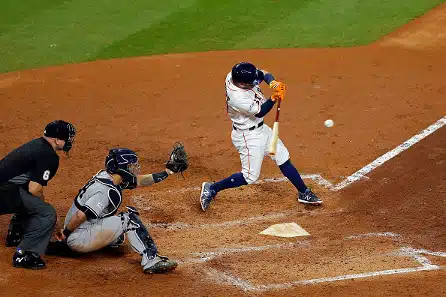 Lapsi sai pallosta kova iskun – pallon lyönyt baseball-tähti kyynelissä