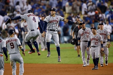 ”Hulluin ottelu ikinä” – Houston tasoitti World Seriesin huikean jännitysnäytelmän päätteeksi