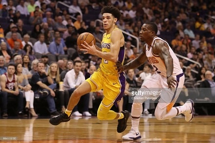 Lakersin huippulupaus lähenteli tripla-tuplaa toisessa NBA-ottelussaan