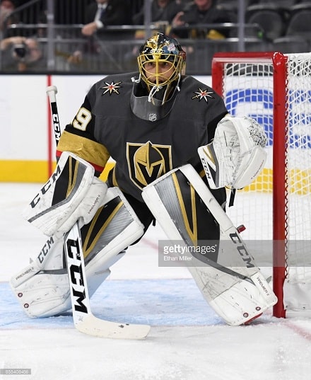 Marc-Andre Fleury on jo NHL-historian kymmenenneksi eniten voittoja kerännyt maalivahti Marc-Andre Fleury on jo NHL-historian kymmenenneksi eniten voittoja kerännyt maalivahti