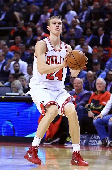 Lauri Markkaselle kauden kolmas tupla-tupla – Bulls haki voiton pääkaupungista